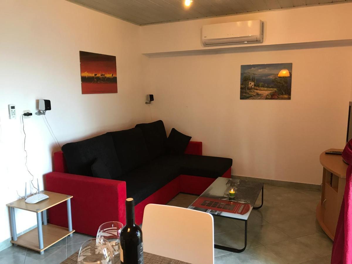 Grdelin Apartment Omis Exterior photo
