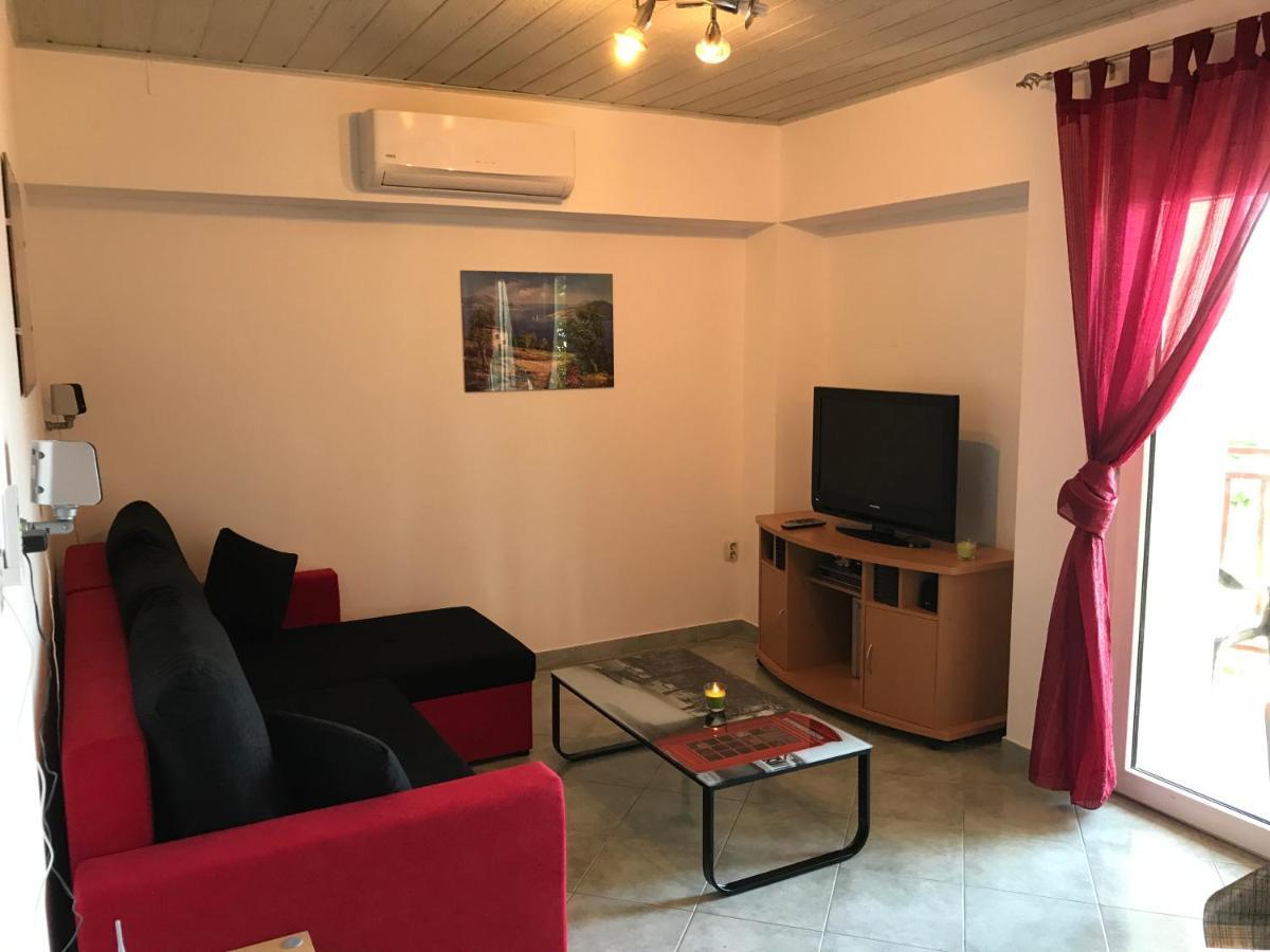 Grdelin Apartment Omis Exterior photo
